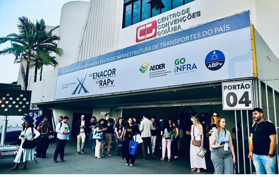 Fachada do Centro de Convenções de Goiânia com o banner do 28º ENACOR e 51ª RAPv