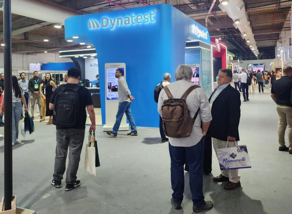 Estande de tecnologia para avaliação de pavimentos na Expo ENACOR RAPv