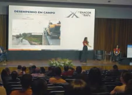 Apresentação sobre desempenho em campo na programação técnica do ENACOR
