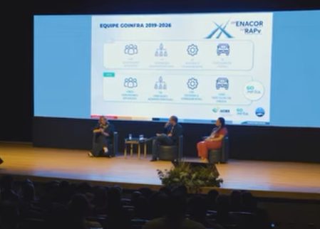 Painel técnico no palco durante o 28º ENACOR e 51ª RAPv